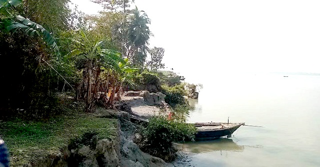 আমতলীতে ‘সকালে জমি, বিকালে নদী’