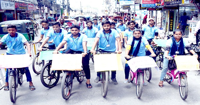 প্রশাসনের ধাওয়ায় ভোলার ফেরিঘাটে ৩ যাত্রী নদীতে
