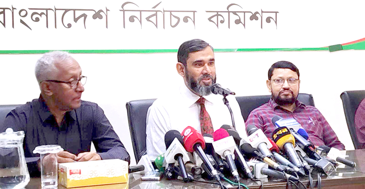 নদী গর্ভে বিলীন হয়ে গেছে গৌরনদীর অর্ধশত বসত বাড়ি ও প্রাচীনতম সড়ক