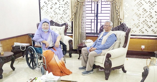 সেনাকুঞ্জে খালেদা জিয়ার সঙ্গে প্রধান উপদেষ্টার একান্ত বৈঠক
