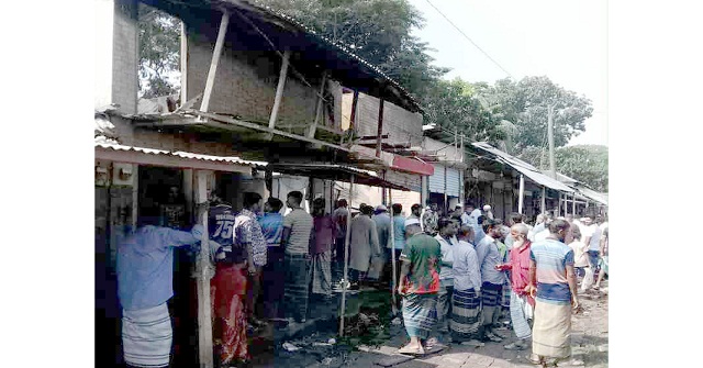 হিজলায় ১৯ দিনের ব্যবধানে আগুনে দুই ব্যবসাপ্রতিষ্ঠান পুড়ে ছাই 