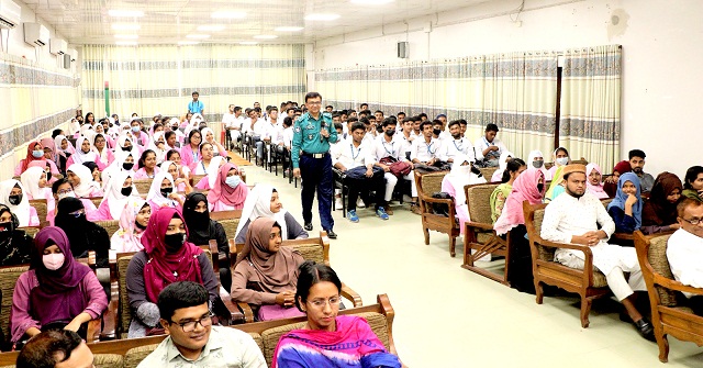 সাংবাদিক সায়মন ড্রিং আর নেই
