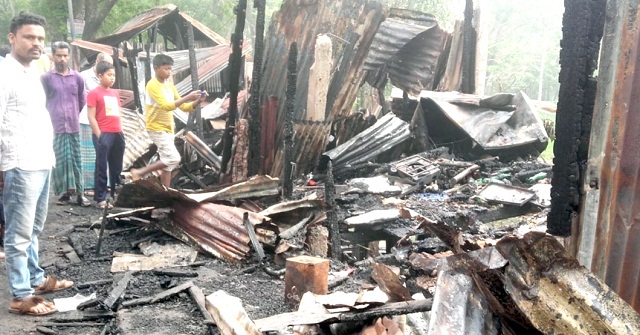 ঝালকাঠিতে ওয়ার্ড আ.লীগের কার্যালয়সহ তিনটি দোকান পুড়ে ছাই 