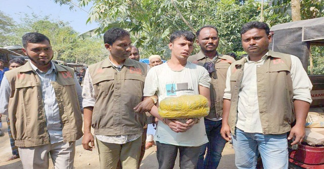 বরগুনায় দুই কেজি গাঁজাসহ পুলিশ আটক
