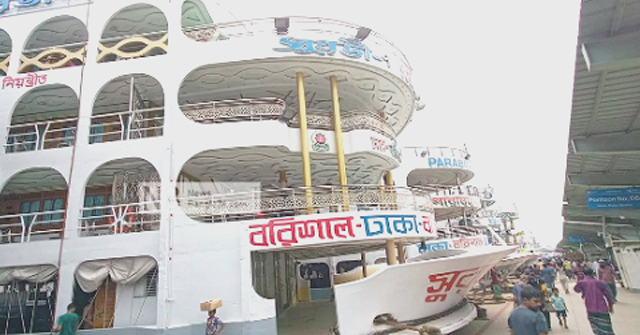পূর্ণ হলেই ছাড়ছে লঞ্চ, সদরঘাটে চাপ কম