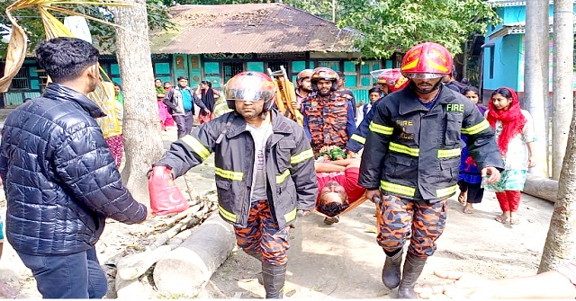 গৌরনদীতে উদ্ধারকৃত বোমা নিস্ত্রিয়’র সময় বিস্ফোরণে পুলিশের দুই সদস্যসহ ৩ জন আহত