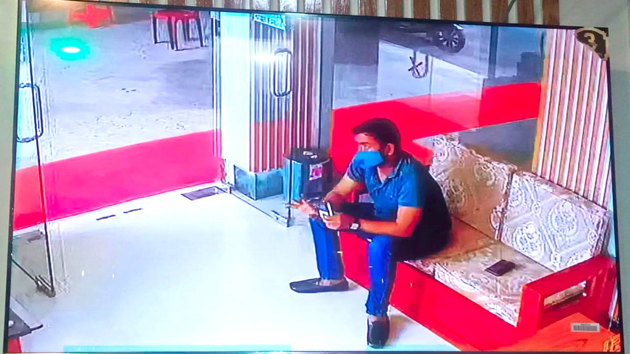 কুয়াকাটায় আবাসিক হোটেল থেকে ৪টি স্মার্ট টিভি নিয়ে উধাও পর্যটক 