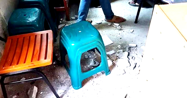 বরিশালে হাসপাতালের পলেস্তারা খসে পড়ে রোগী আহত