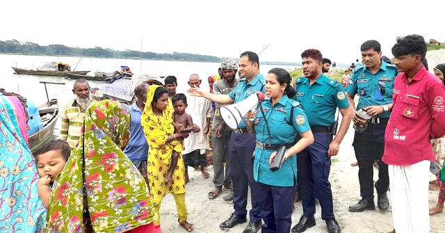 বরিশালে ঘূর্ণিঝড় 'মোখা' মোকাবিলায় পুলিশের সতর্কবার্তা প্রচার
