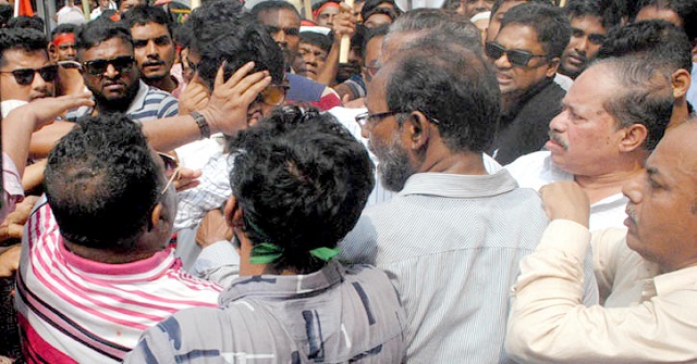 গৌরনদীর জলাশয়ে পোনা মাছ অবমুক্ত