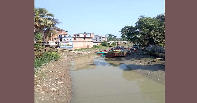 সোনায় মোড়ানো খাবার মেলে যে রেস্টুরেন্টে