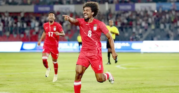 হামজার গোলে ১-০ ব্যবধানে এগিয়ে বাংলাদেশ