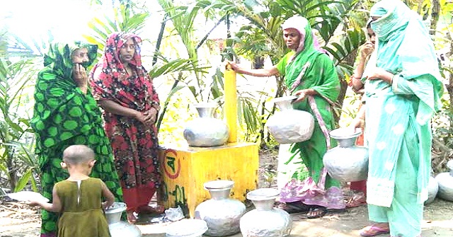 পানির এলাকায় সুপেয় পানির অভাব