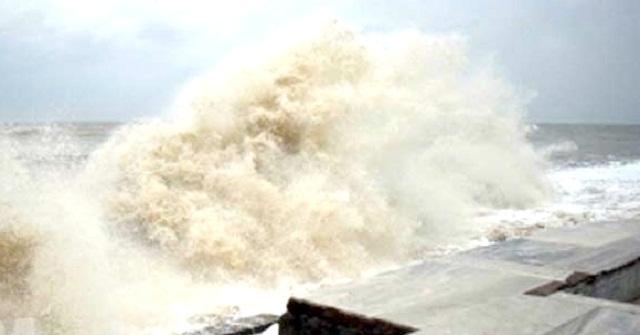 ‘দানা’র অগ্রভাগের প্রভাবে ৩ ফুটের বেশি উঁচু জলোচ্ছ্বাসের শঙ্কা