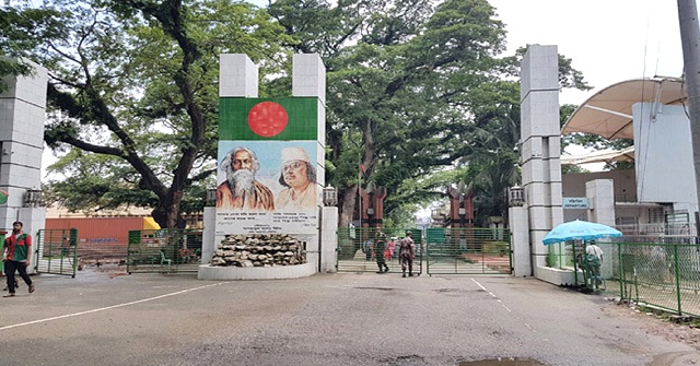 বেনাপোল ইমিগ্রেশন-কাস্টমসে লাগানো এসি নষ্ট, ভোগান্তিতে পাসপোর্ট যাত্রীরা