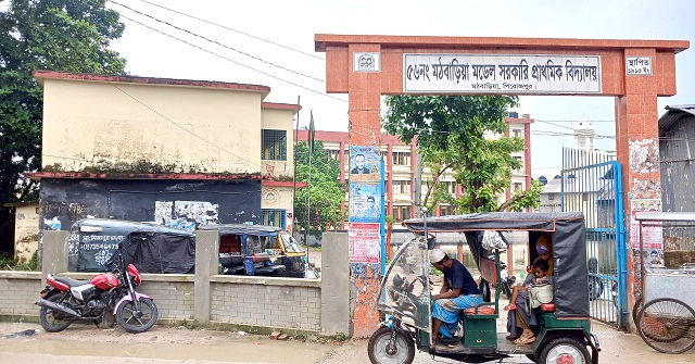 মঠবাড়িয়ায় সেই বিদ্যালয়ের ভারপ্রাপ্ত  প্রধান শিক্ষক হলেন জেসমিন সুলতানা