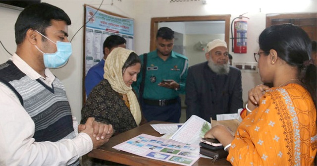 বরিশালে ডায়াগনস্টিক সেন্টার ও রেস্টুরেন্টকে জরিমানা