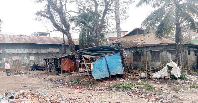  মঠবাড়িয়ায় অবৈধ স্থাপণা উচ্ছেদে প্রশাসন কঠোর অবস্থনে, আতঙ্কে দখলদাররা