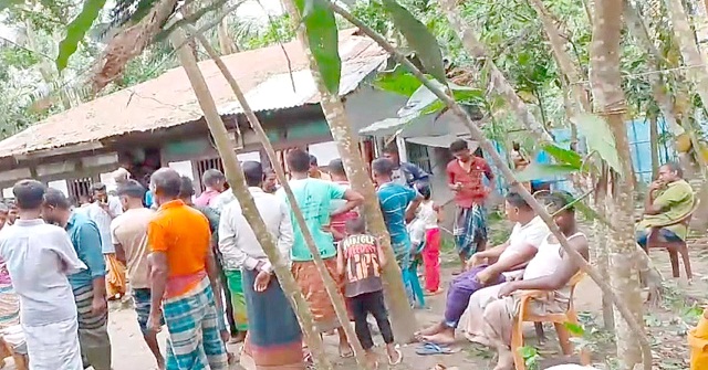 চরে আটকে পড়া ফুফু ও বোনকে আনতে গিয়ে প্রাণ গেল যুবকের