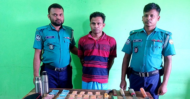 ইয়াবা ও দেশীয় অস্ত্রসহ মেম্বার দম্পতি আটক 