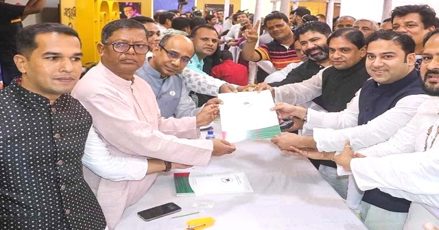 বরিশাল-১ আসনে হাসানাত আবদুল্লাহ’র পক্ষে মনোনয়নপত্র সংগ্রহ