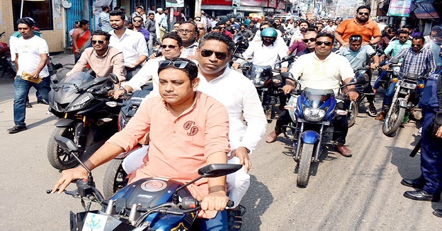 বরিশালে মেয়র সাদিক আবদুল্লাহর নেতৃত্বে আওয়ামী লীগের মোটরসাইকেল মহড়া