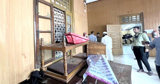 সুপ্রিম কোর্ট বার সম্পাদকের কক্ষে হামলা-ভাঙচুর