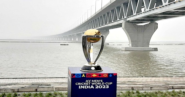 পদ্মা সেতুতে বিশ্বকাপ ট্রফির ফটোসেশন