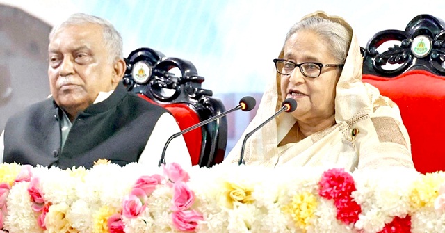 সংসারের ভার আমতলীর শিশু শ্রমিক লোকমানের  কাঁধে