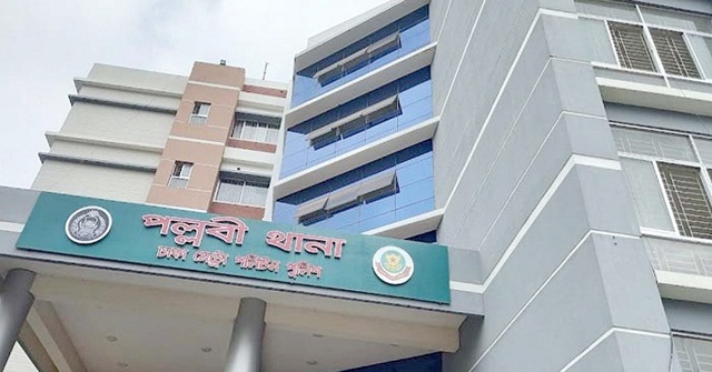 ঢাকায় শিশু সন্তানদের হত্যার পর বাবা-মায়ের আত্মহত্যা 