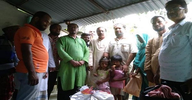 দুমকিতে ধর্মান্তরিত মুসলিম পরিবারকে সহায়তা