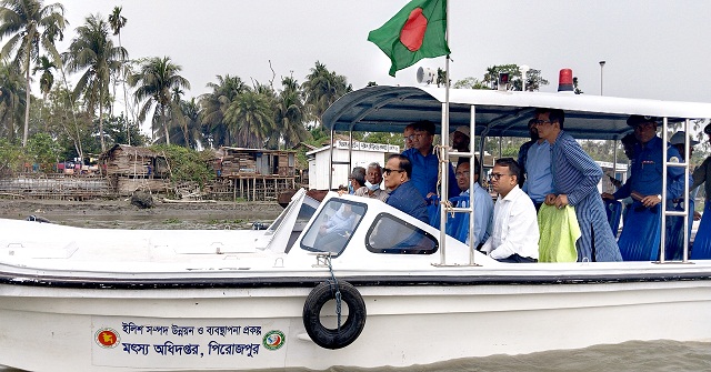'জীবনে এই প্রথম ত্রাণের জন্য লাইনে দাড়ালাম'