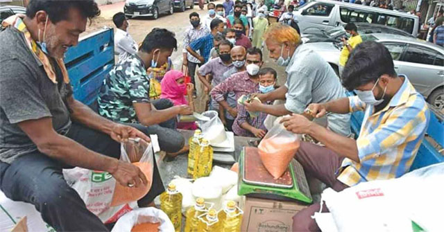 দেশব্যাপী ১ কোটি কার্ডধারী নিম্ন আয়ের পরিবারের মাঝে আজ থেকে ভর্তুকিমূল্যে পণ্য বিক্রি শুরু করলো টিসিবির 