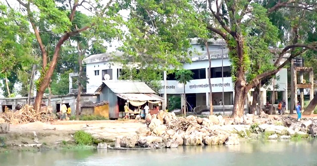 দিনভর ঘূর্ণিঝড় ‘মোখা’ আতঙ্কে ছিল ঝালকাঠির মানুষ