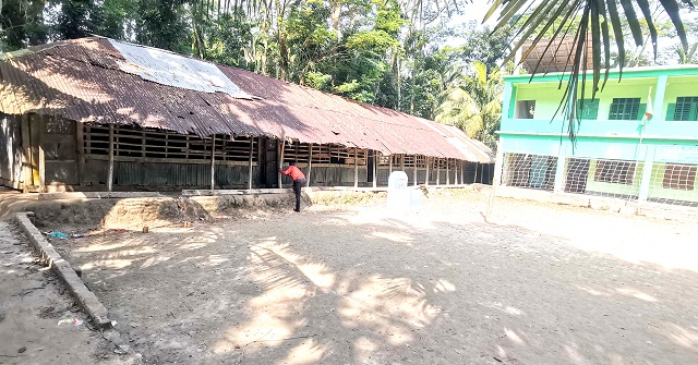 মঠবাড়িয়ায় গভীর রাতে মাদ্রাসায় অগ্নিসংযোগ 