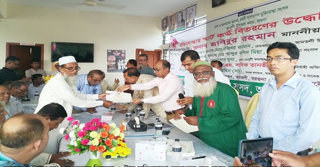 আমতলীতে বীরমুক্তিযোদ্ধাদের মাঝে স্মার্ট কার্ড ও সনদ বিতরণ