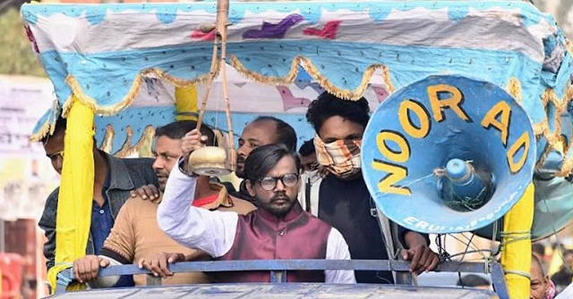 একতারা হাতে প্রচারে ব্যস্ত হিরো আলম