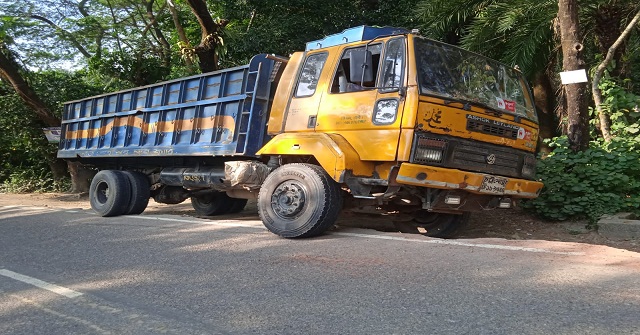 নোয়াখালীতে ট্রাক চাপায় শিশুর মৃত্যু