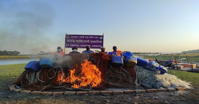 চরফ্যাশনে ৫৭ বিন্দি জাল ও ৬ ট্রলার জব্দ  