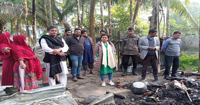 বাবুগঞ্জে অগ্নিকান্ডে বসতঘর পুড়ে ছাই