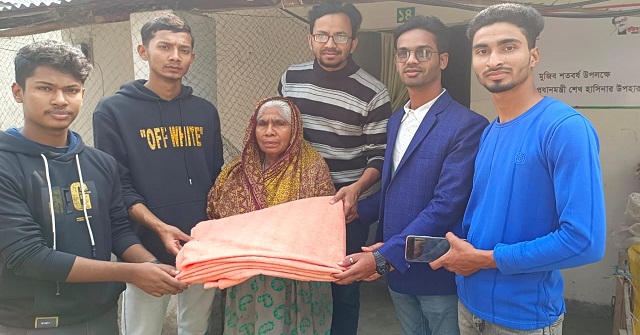 রাজাপুরে অসহায়-দরিদ্র শীতার্তদের মাঝে শীতবস্ত্র বিতরণ 