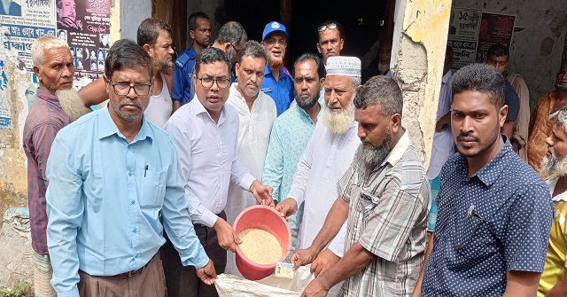 বাবুগঞ্জে ৪০৭ টি পরিবার পাচ্ছে জেলে কার্ডের চাল