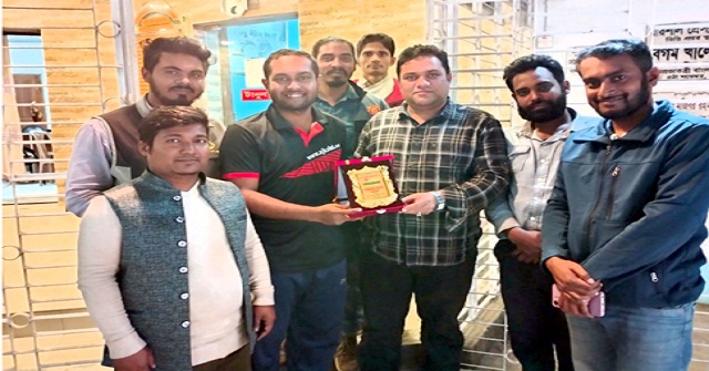 এসএম জাকির হোসেনকে সন্মাননা স্বারক প্রদান