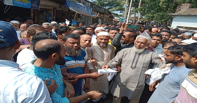 বরিশাল বিভাগীয় সমাবেশ সফল করার লক্ষে হিজলায় বিএনপির  লিফলেট বিতরণ