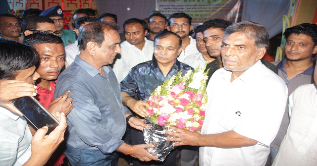 বরিশালে পূজা মণ্ডব পরিদর্শন করলেন পানিসম্পদ প্রতিদমন্ত্রী
