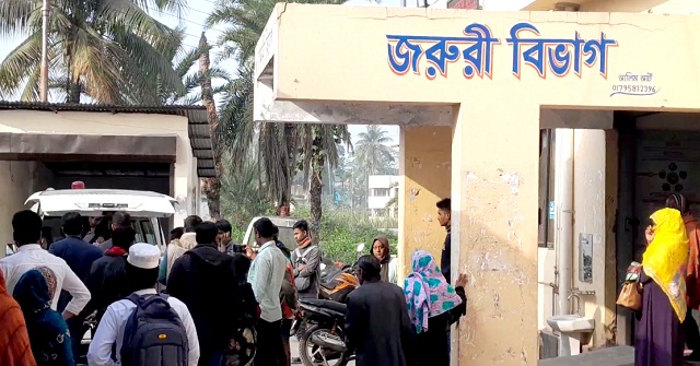 গরুতে কলইশাক খাওয়ায় পরিবারের ৫ জনকে কুপিয়ে জখম 