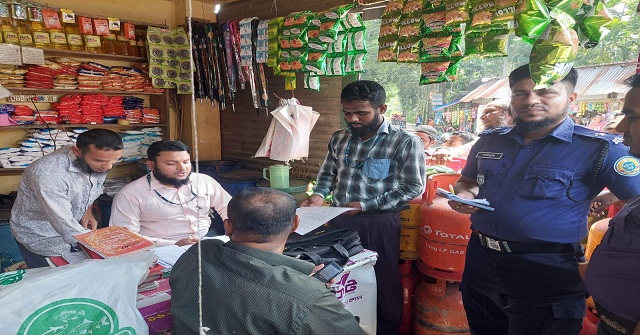 লালমোহনে ৬ প্রতিষ্ঠানকে জরিমানা