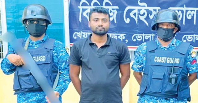 ভারতীয় যুবক ভোলায় আটক