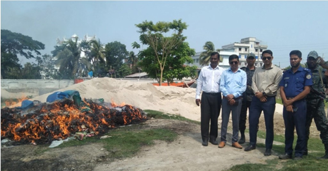 বরগুনায় পোড়ানো হলো নিষিদ্ধ জাল