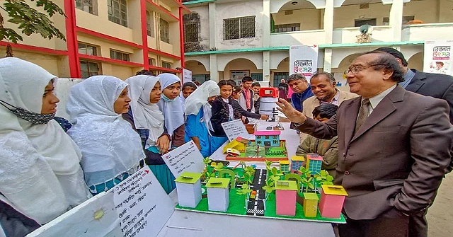 চতুর্থ শিল্পবিপ্লবের চ্যালেঞ্জ মোকাবেলায় বিজ্ঞানমনস্ক প্রজন্ম গড়ার বিকল্প নেই